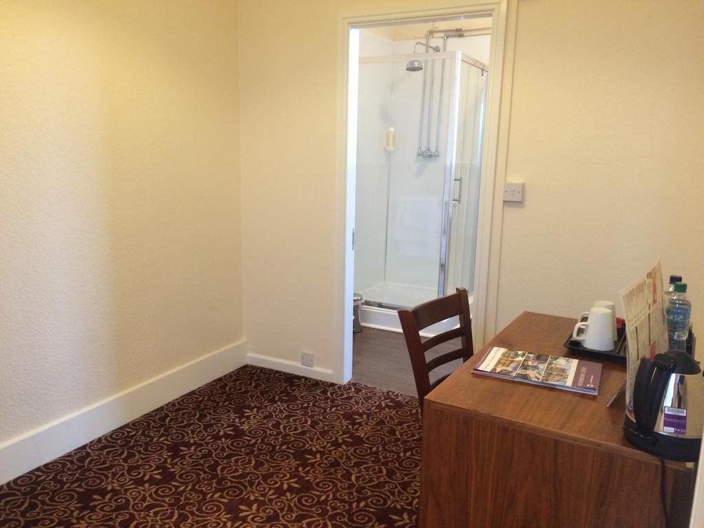 The Three Tuns Hotel Wetherspoon Thirsk Habitación foto
