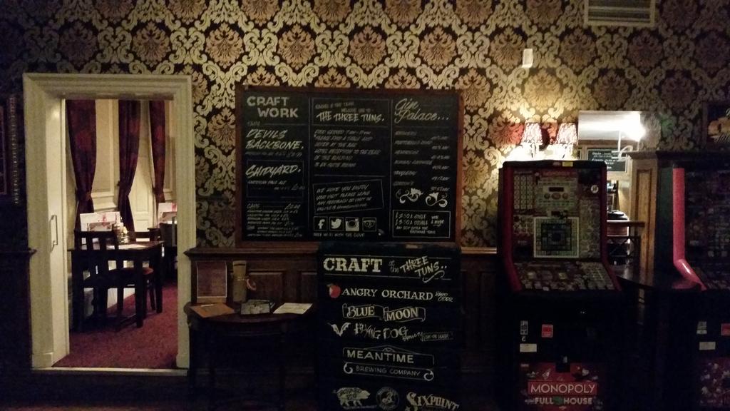 The Three Tuns Hotel Wetherspoon Thirsk Exterior foto