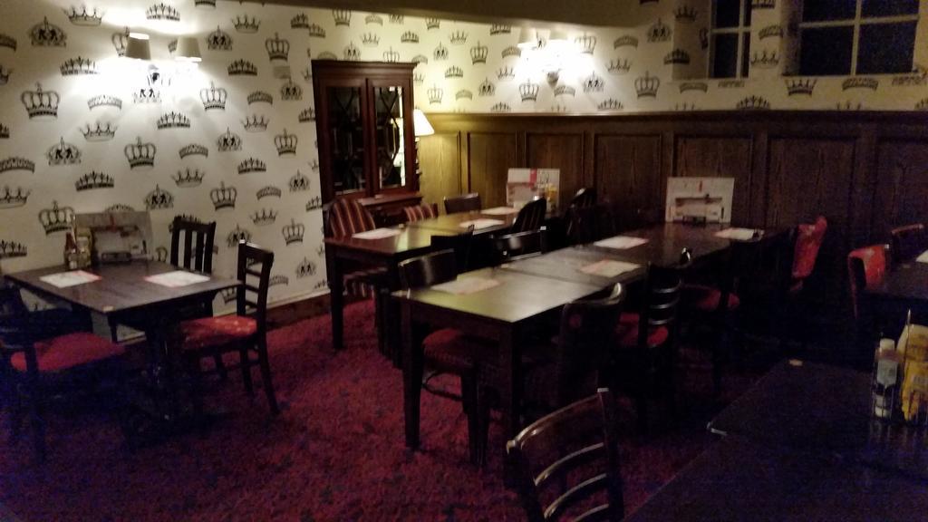 The Three Tuns Hotel Wetherspoon Thirsk Exterior foto