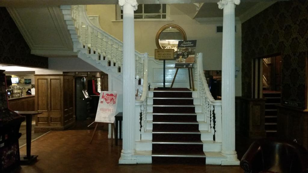 The Three Tuns Hotel Wetherspoon Thirsk Exterior foto