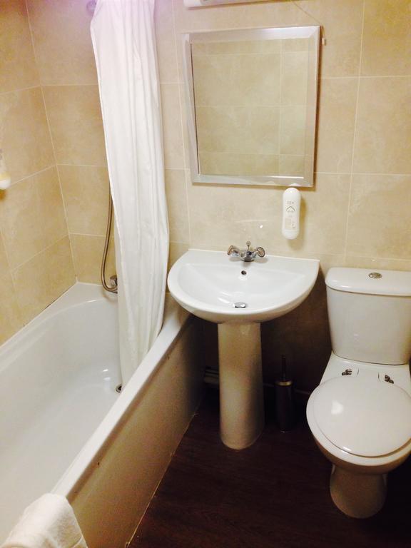 The Three Tuns Hotel Wetherspoon Thirsk Habitación foto
